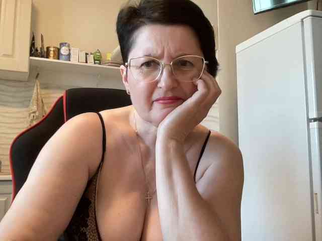 HotMilfPussy webcam