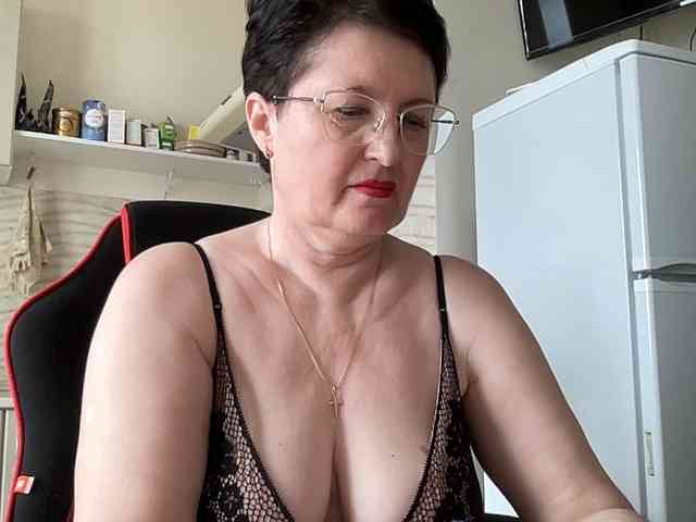 HotMilfPussy webcam