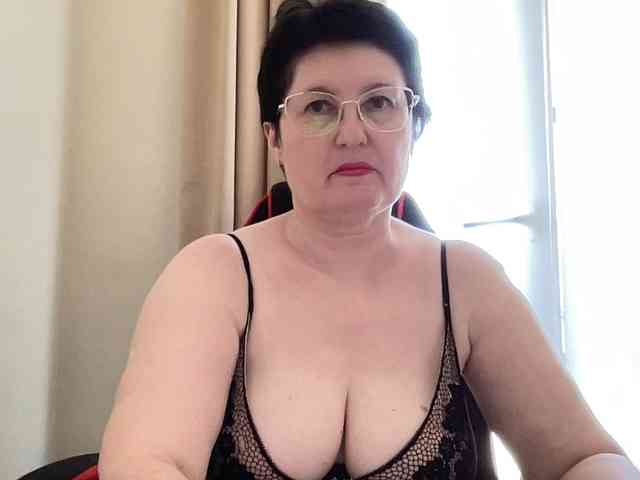 HotMilfPussy webcam