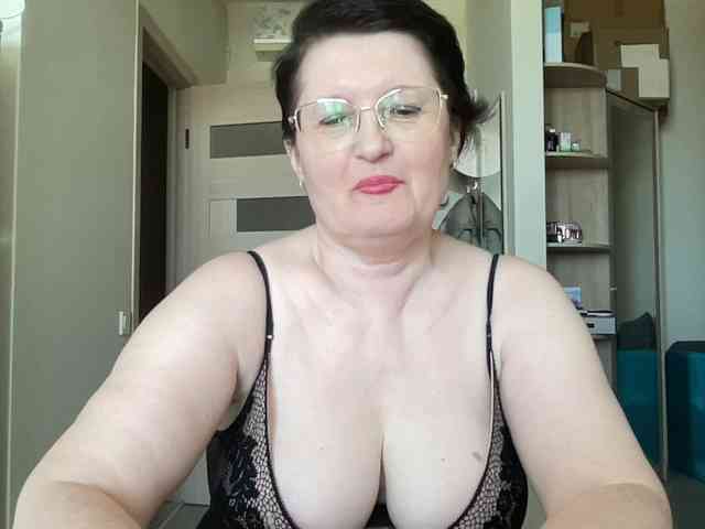HotMilfPussy webcam