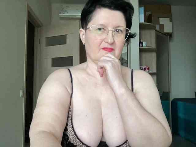HotMilfPussy webcam