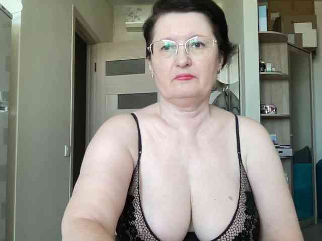 HotMilfPussy webcam