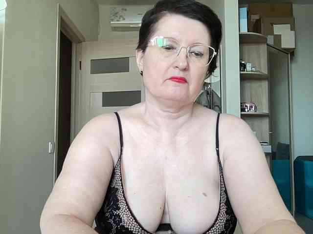 HotMilfPussy webcam