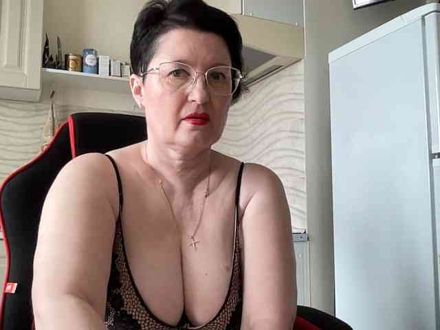 HotMilfPussy webcam