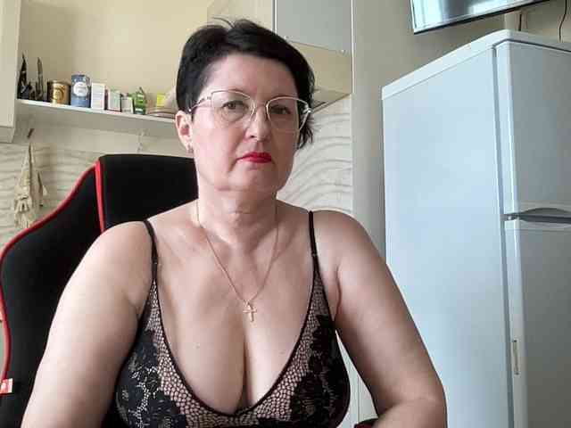 HotMilfPussy webcam