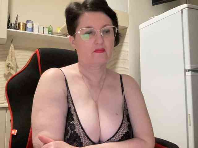 HotMilfPussy webcam