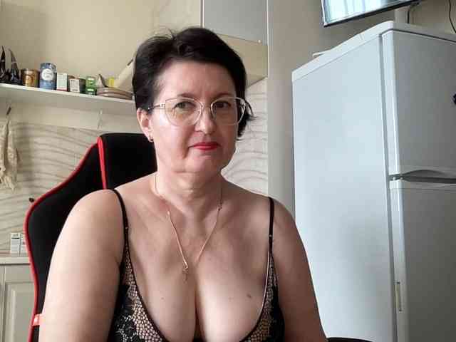 HotMilfPussy webcam
