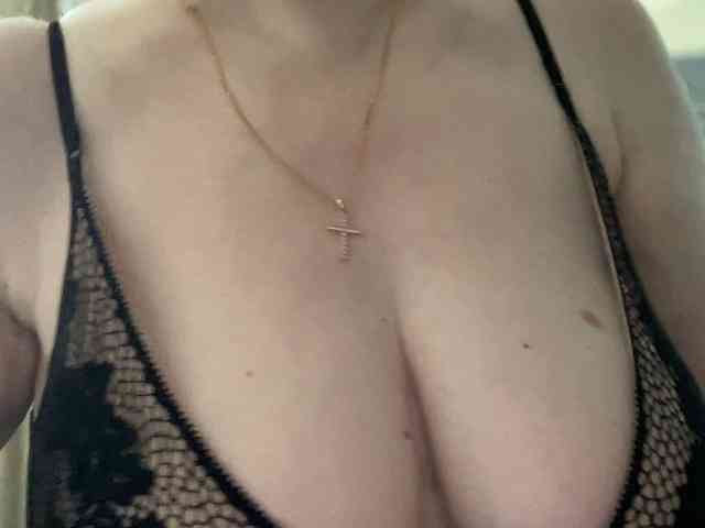 HotMilfPussy webcam