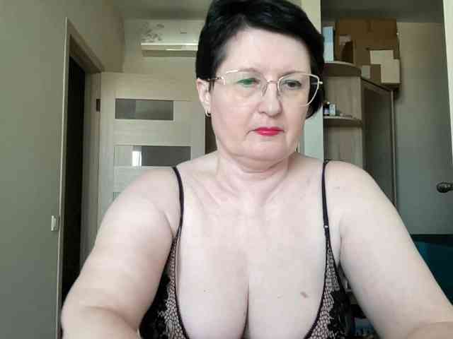 HotMilfPussy webcam