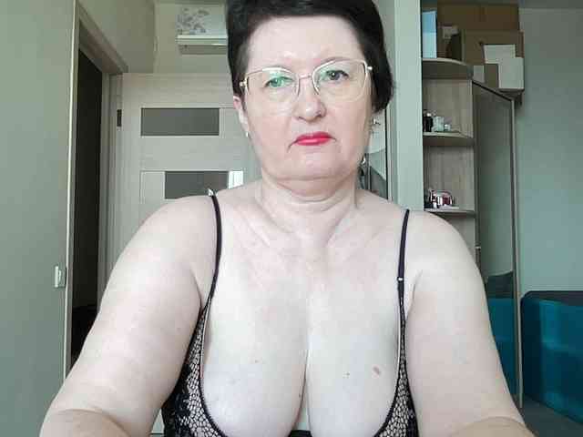 HotMilfPussy webcam