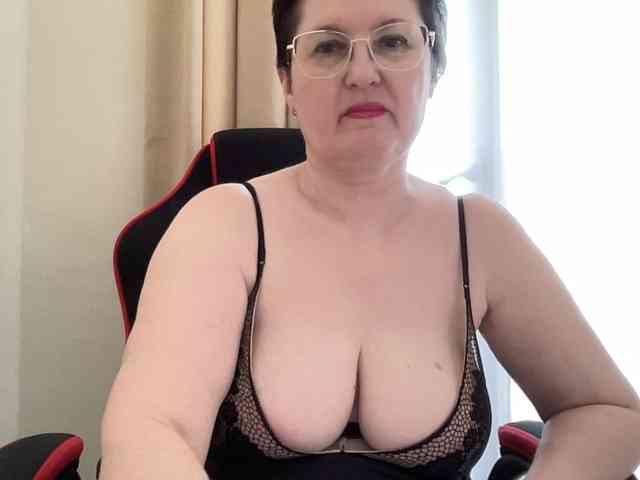 HotMilfPussy webcam
