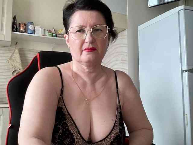 HotMilfPussy webcam