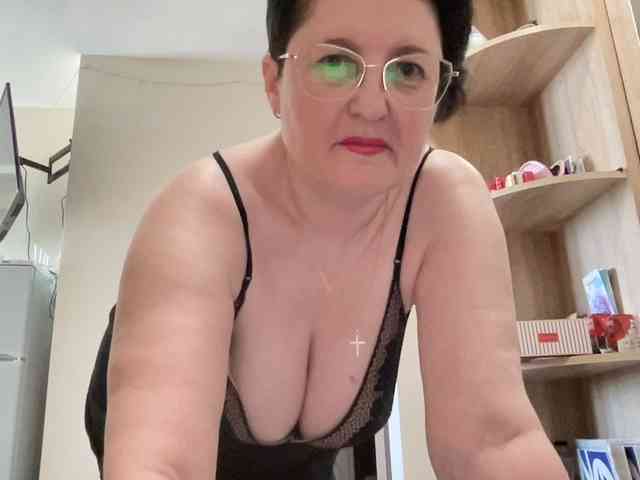 HotMilfPussy webcam