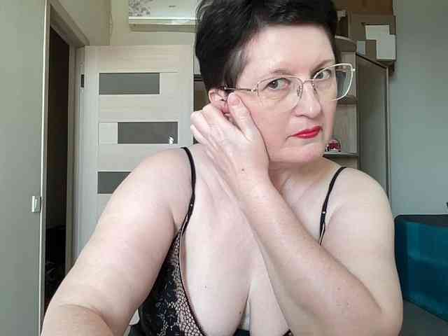 HotMilfPussy webcam