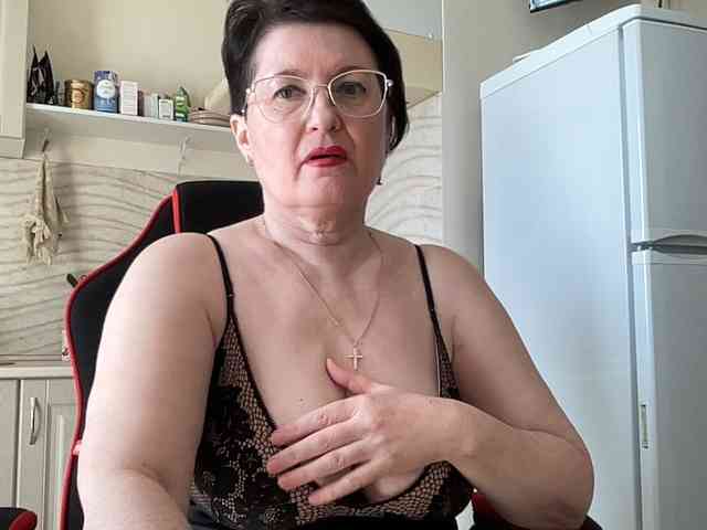 HotMilfPussy webcam
