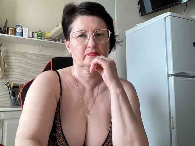 HotMilfPussy webcam