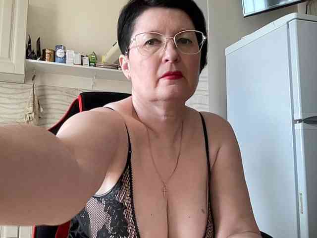HotMilfPussy webcam