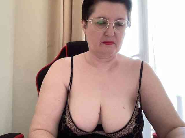 HotMilfPussy webcam