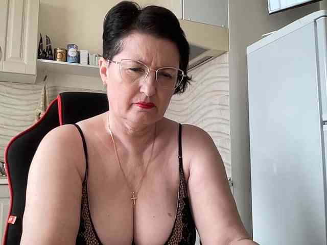 HotMilfPussy webcam