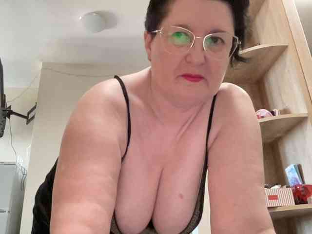 HotMilfPussy webcam