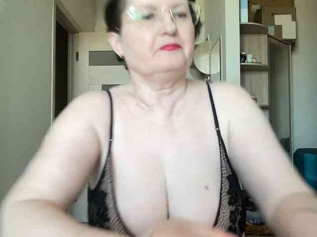 HotMilfPussy webcam