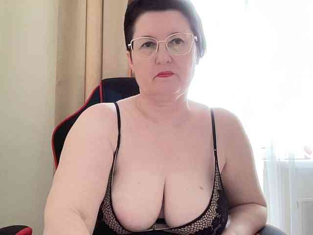 HotMilfPussy webcam