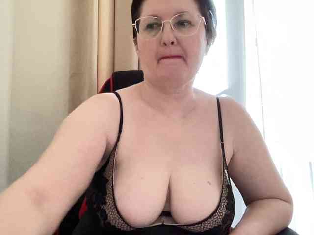 HotMilfPussy webcam