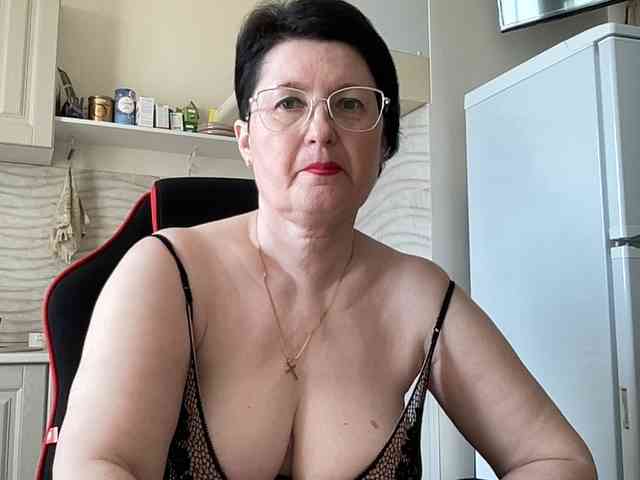 HotMilfPussy webcam