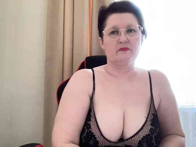 HotMilfPussy webcam