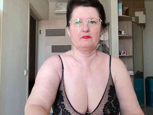 HotMilfPussy webcam