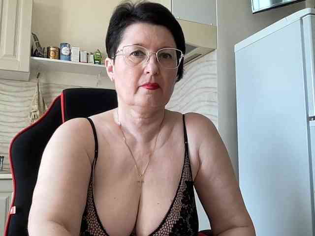 HotMilfPussy webcam