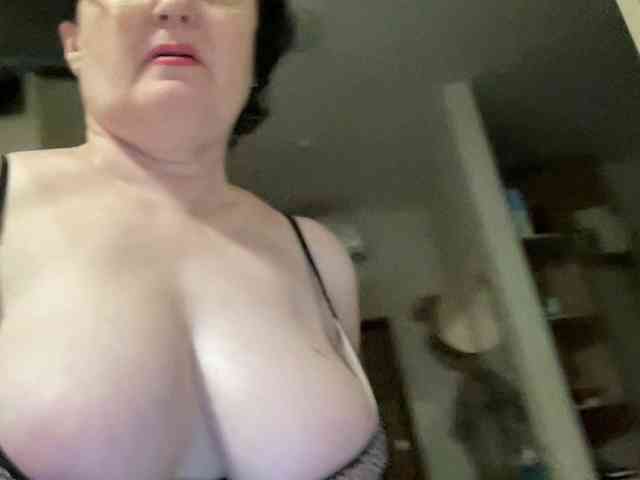 HotMilfPussy webcam