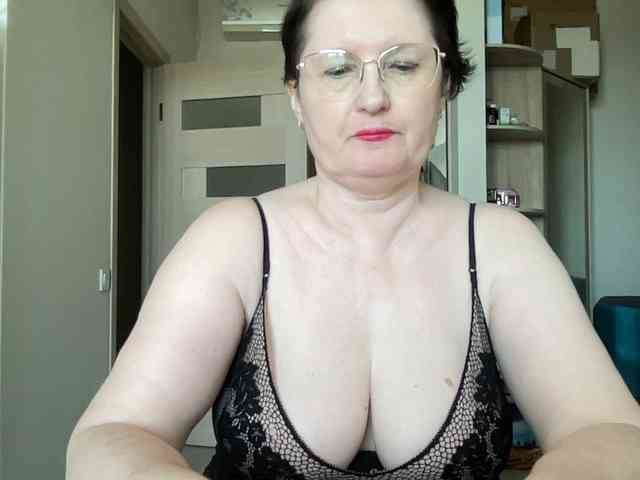 HotMilfPussy webcam