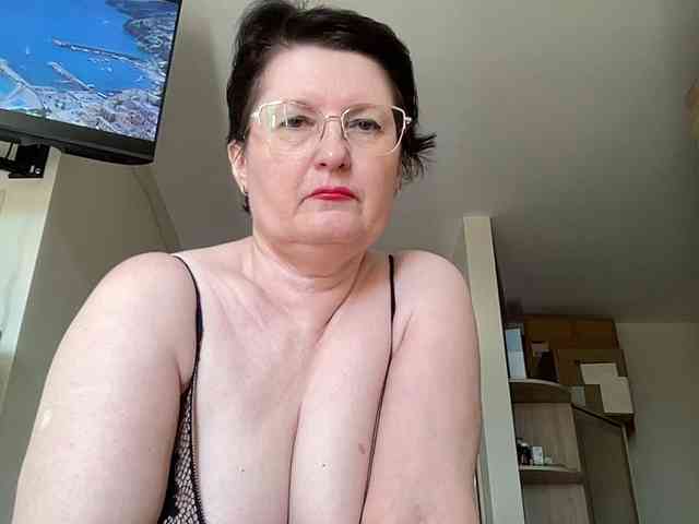 HotMilfPussy webcam
