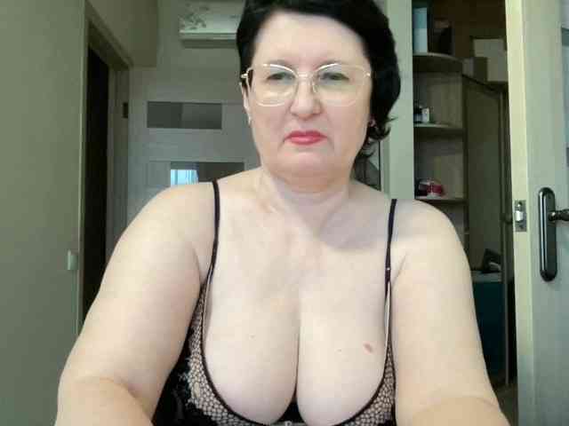 HotMilfPussy webcam