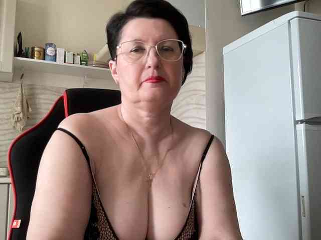 HotMilfPussy webcam