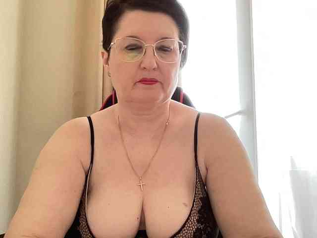 HotMilfPussy webcam