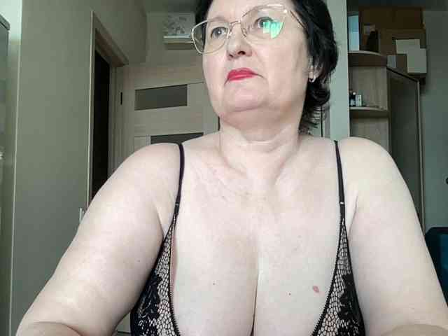 HotMilfPussy webcam