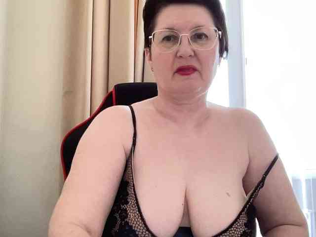 HotMilfPussy webcam