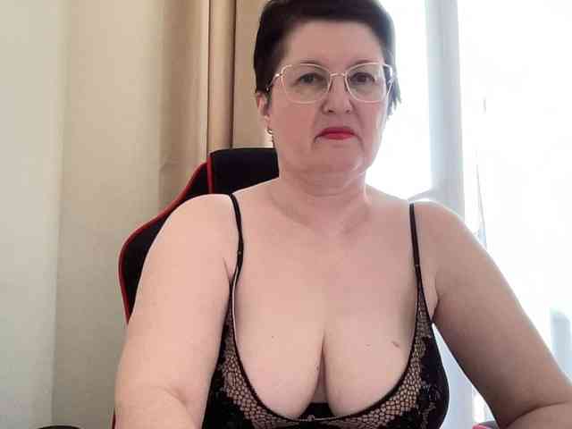HotMilfPussy webcam