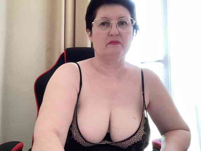 HotMilfPussy webcam