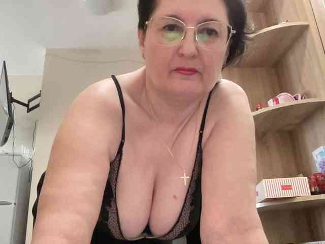 HotMilfPussy webcam