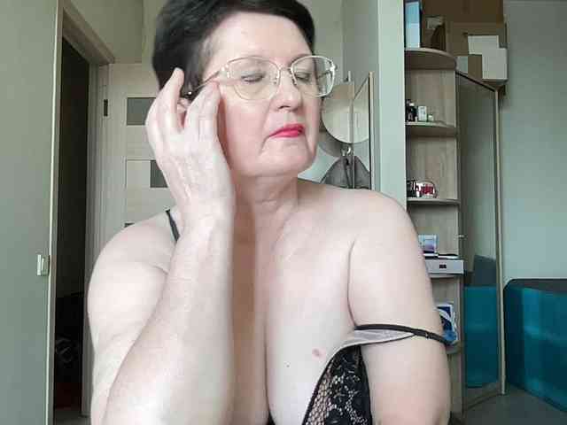HotMilfPussy webcam