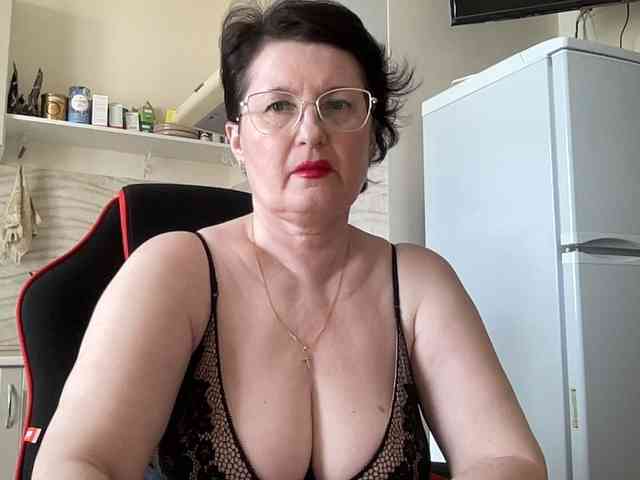 HotMilfPussy webcam