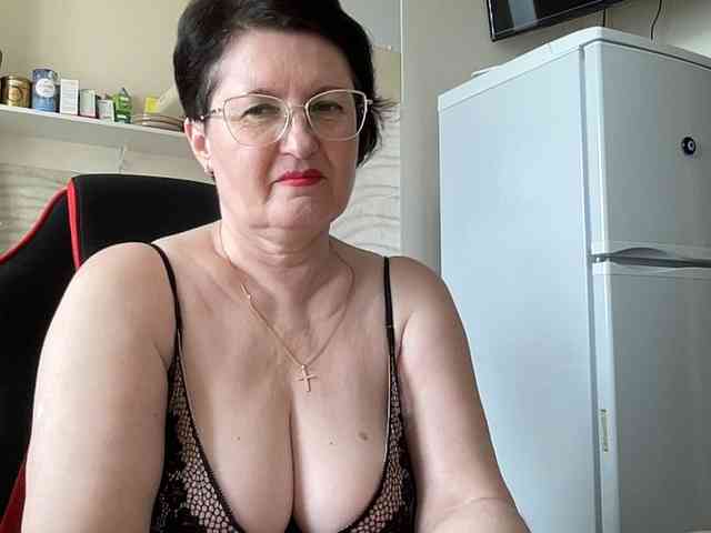 HotMilfPussy webcam