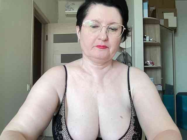 HotMilfPussy webcam