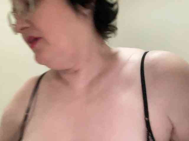 HotMilfPussy webcam