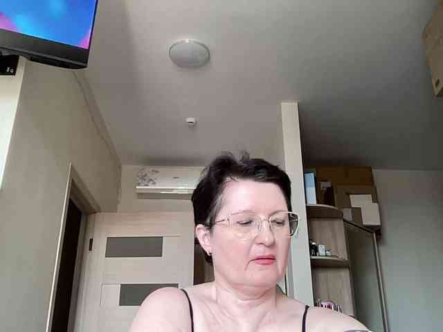 HotMilfPussy webcam
