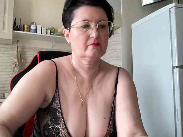 HotMilfPussy webcam
