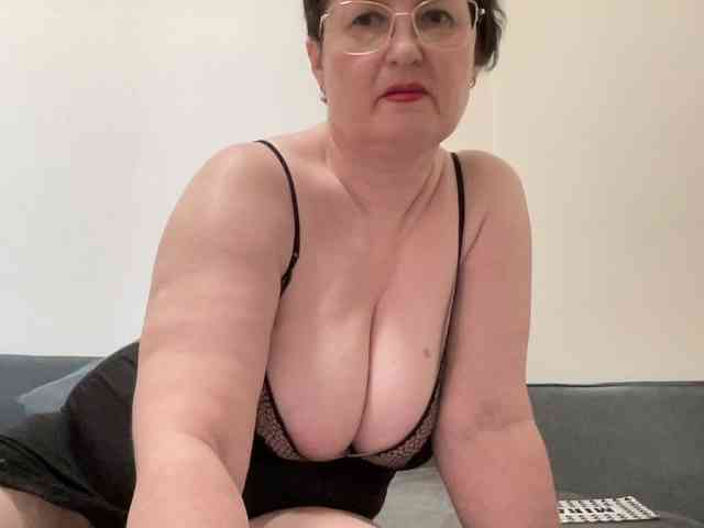 HotMilfPussy webcam